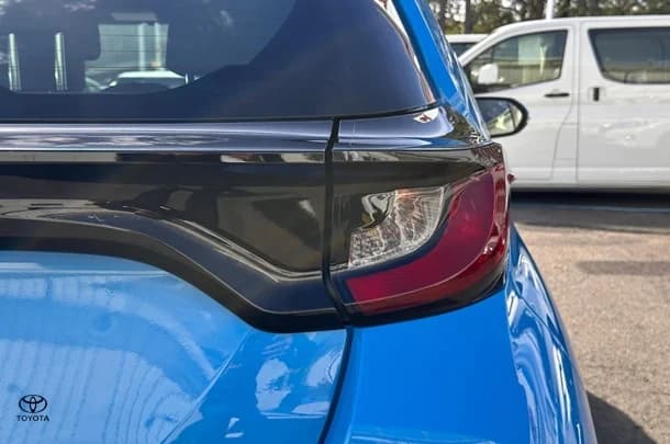 2022 Toyota Yaris Ascent Sport image 6