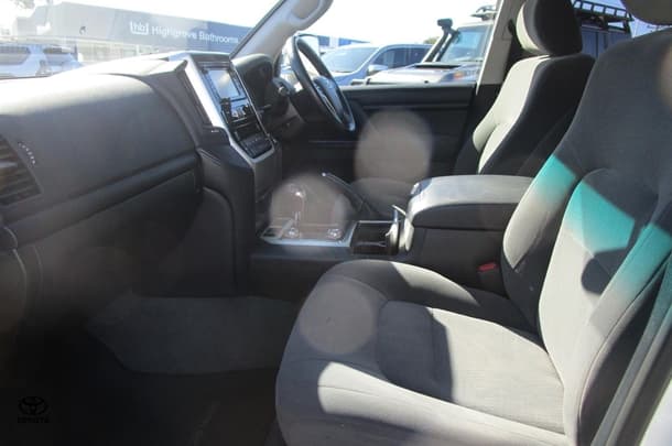2020 Toyota Landcruiser GXL image 10