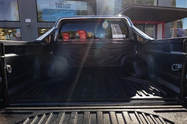 2023 TOYOTA Hilux 4x4 SR5 image 23