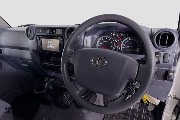 2021 Toyota LANDCRUISER MILITARY GXL image 18