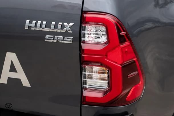 2023 Toyota Hilux 4x4 SR5 image 20