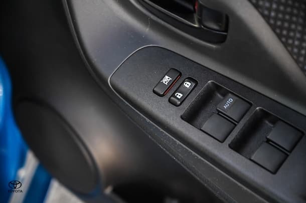 2019 Toyota Yaris ASCENT image 15