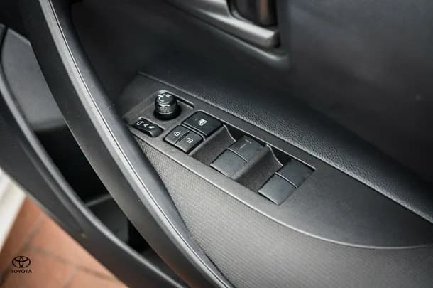2024 Toyota Corolla Hatch Hybrid Ascent Sport image 13