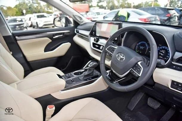 2023 Toyota Kluger Hybrid AWD GRANDE image 13