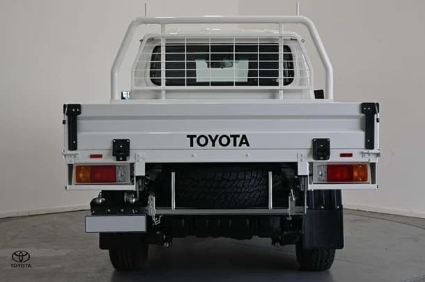 2025 Toyota LC Military GXL image 5