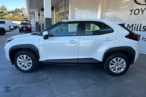 2022 Toyota Yaris Cross Hybrid GX image 8