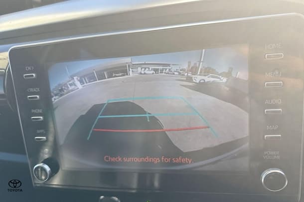 2020 Toyota Hilux SR5 image 17