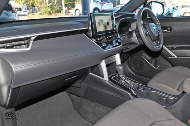 2024 Toyota Corolla Cross Hybrid GX image 9