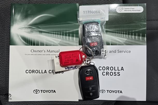 2023 Toyota Corolla Cross Petrol GXL image 28