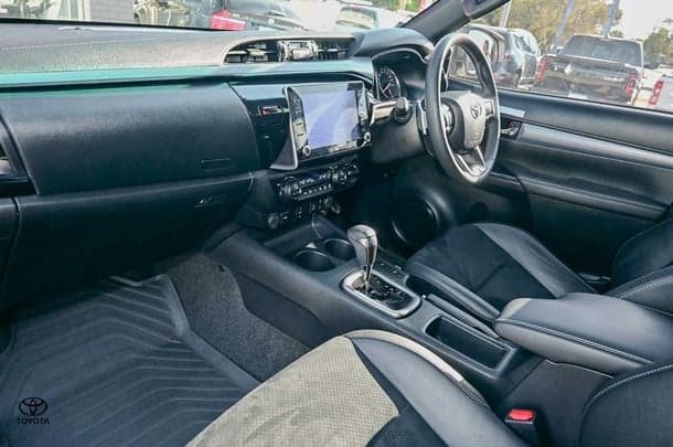2023 Toyota HILUX GR-S image 7