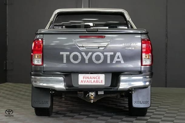 2017 Toyota Hilux 4x4 SR5 image 5