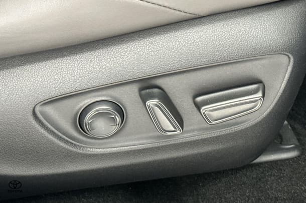 2022 Toyota RAV4 Edge AWD image 6