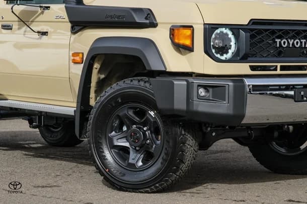 2025 Toyota LC MILITARY GXL image 6