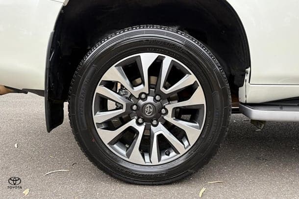 2021 Toyota Prado VX image 12
