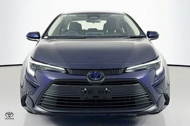 2023 Toyota Corolla Sedan Hybrid Ascent Sport image 2