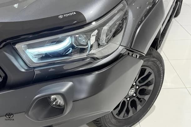 2022 Toyota Hilux 4x4 Rugged X image 12
