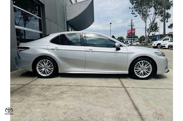 2019 Toyota Camry SL image 6