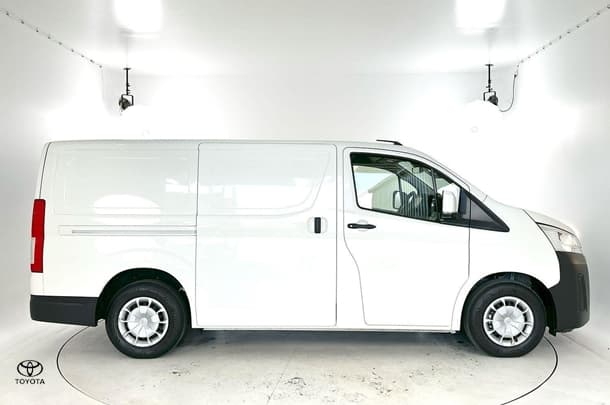 2019 Toyota Hiace LWB image 10