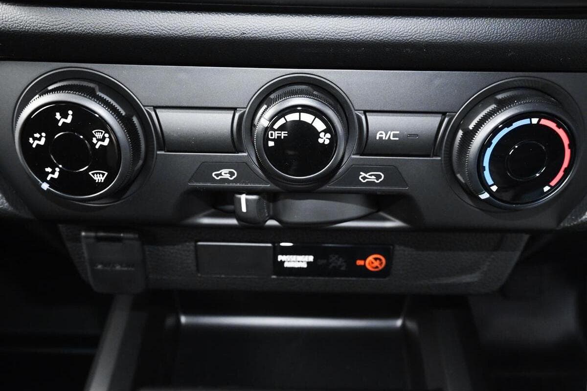 2025 Isuzu D-MAX SX High Ride Manual 4x2 MY24 image 10