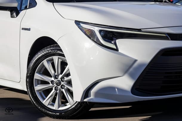 2023 Toyota Corolla Sedan Hybrid Ascent Sport image 7