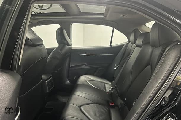 2021 Toyota Camry Hybrid SL image 13
