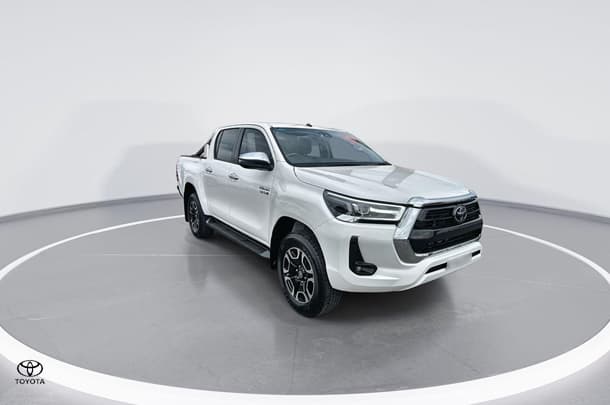 2020 Toyota Hilux SR5 image 1