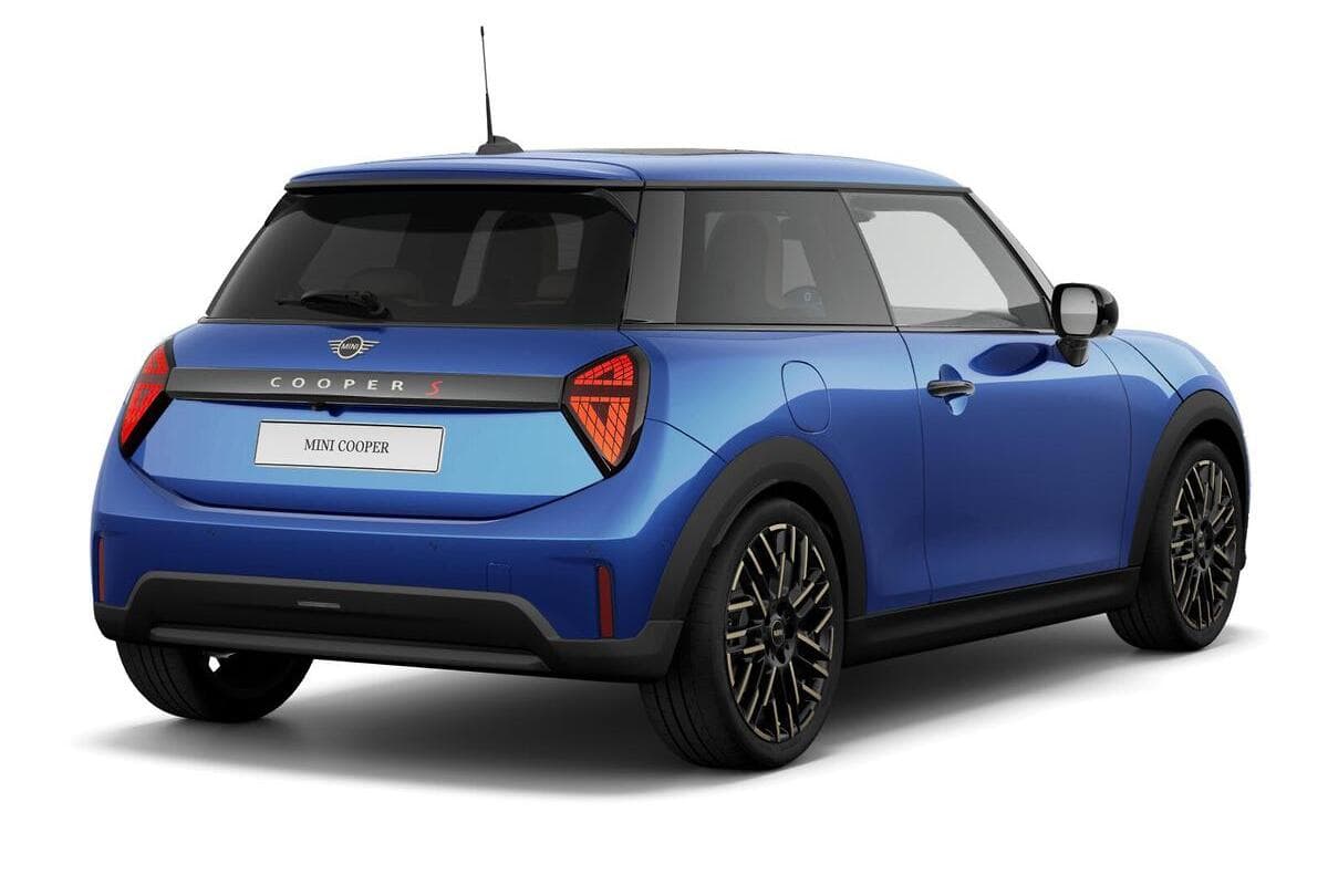 2025 MINI Cooper S Favoured Auto image 2