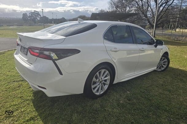 2021 Toyota Camry Hybrid Ascent Sport image 2