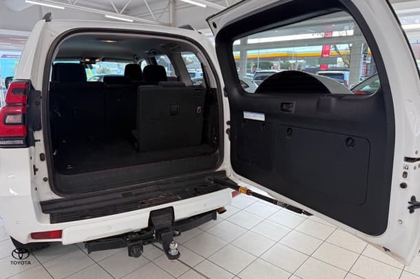 2022 Toyota Prado GXL image 14
