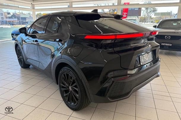 2023 Toyota C-HR Hybrid GR-S image 4