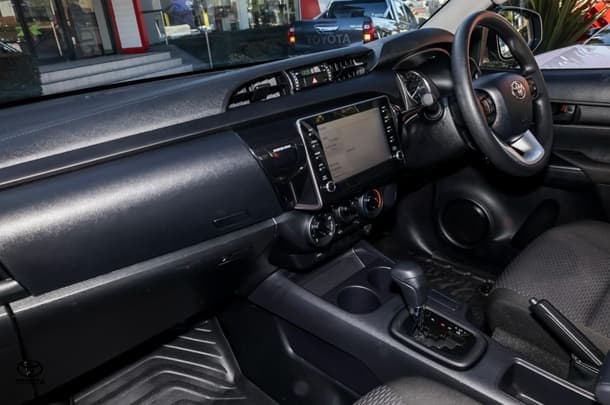 2024 TOYOTA Hilux 4x2 Workmate image 8