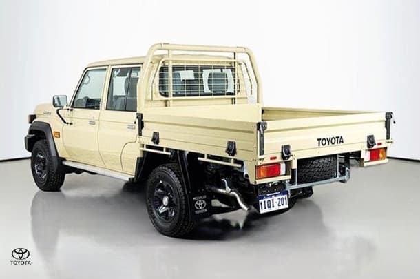 2025 Toyota LANDCRUISER MILITARY GXL image 6