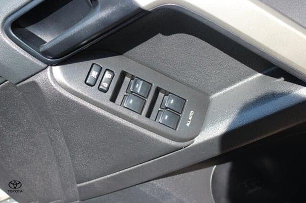 2018 Toyota Prado GX image 15