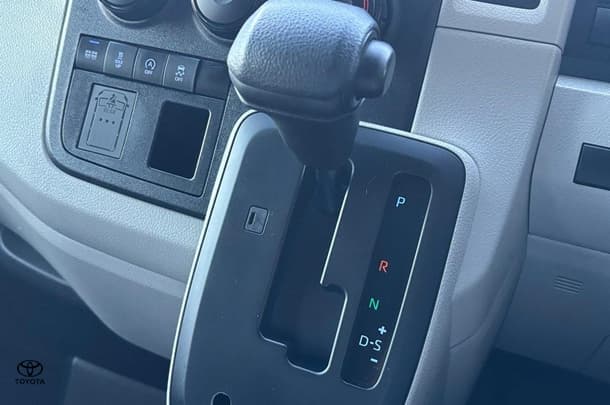 2020 Toyota Hiace LWB image 26