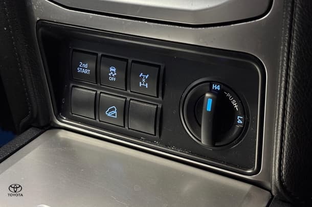 2020 Toyota Prado GX image 17