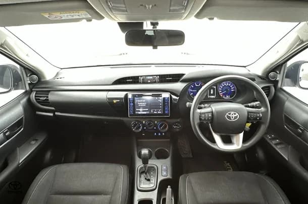 2019 Toyota Hilux SR image 2