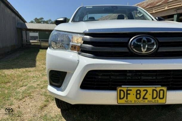 2022 Toyota HILUX SR image 9