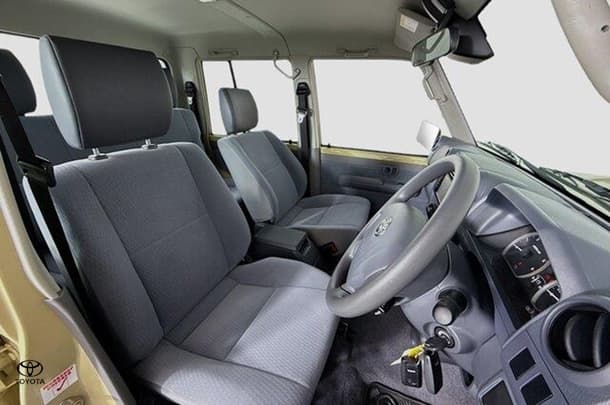 2022 Toyota LANDCRUISER MILITARY GXL image 3