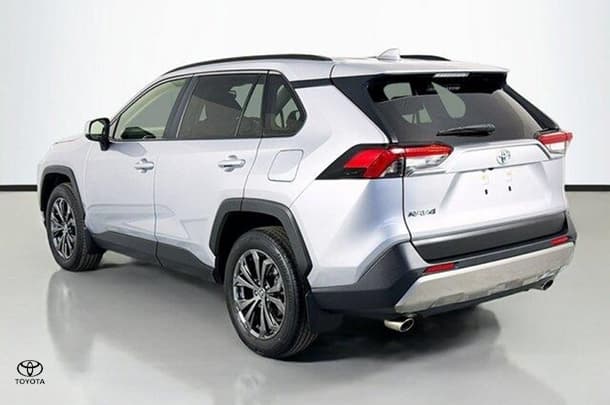 2022 Toyota RAV4 GXL image 6