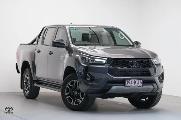 2024 Toyota Hilux 4x4 SR5 image 1