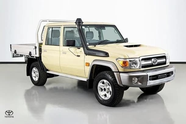 2022 Toyota LANDCRUISER MILITARY GXL image 1