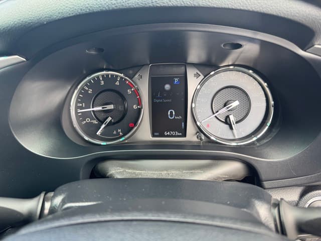 2022 Toyota Hilux SR5 image 12