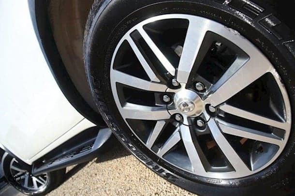 2015 Toyota Fortuner Crusade image 4
