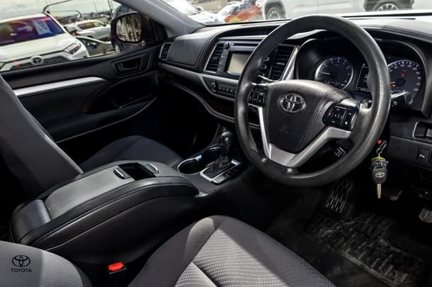 2017 Toyota KLUGER GX AWD image 8