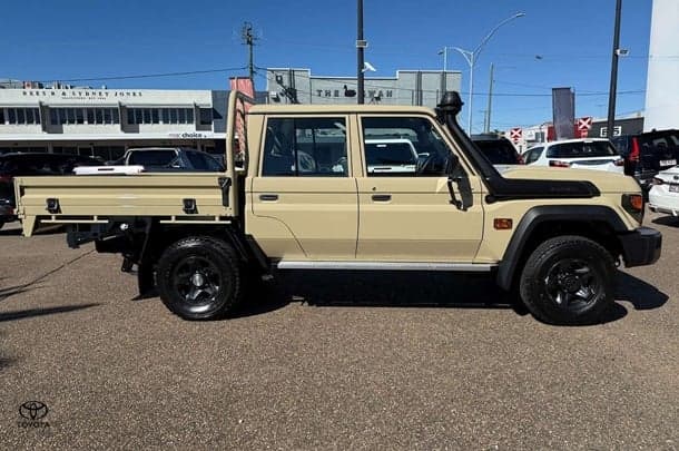 2024 Toyota LC Military GXL image 12