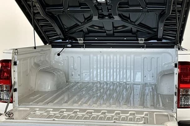 2020 Toyota Hilux SR image 30