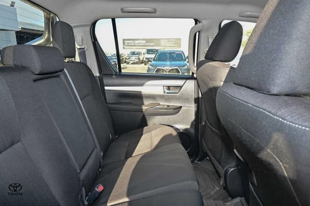 2017 Toyota HILUX SR5 image 7