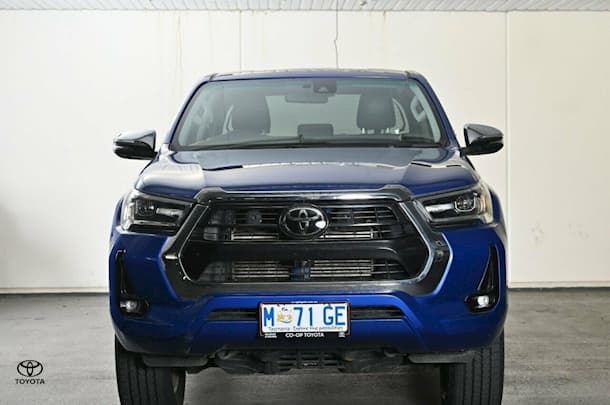 2023 Toyota Hilux SR5 image 2
