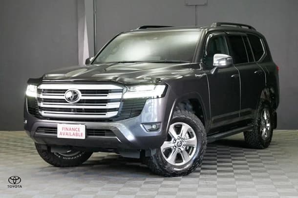 2023 Toyota Landcruiser Sahara image 3