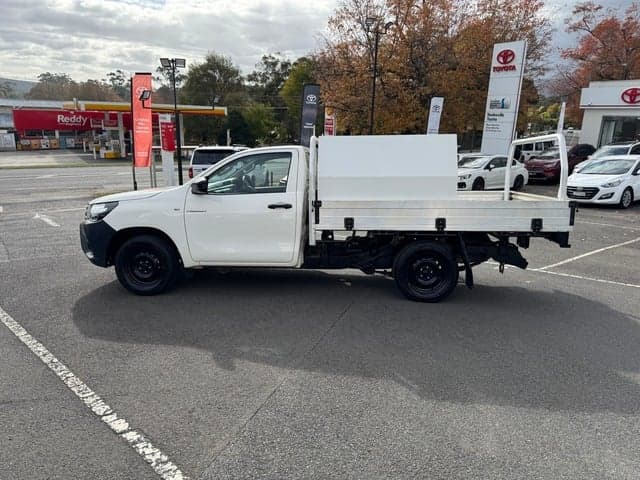2019 Toyota Hilux Workmate image 4